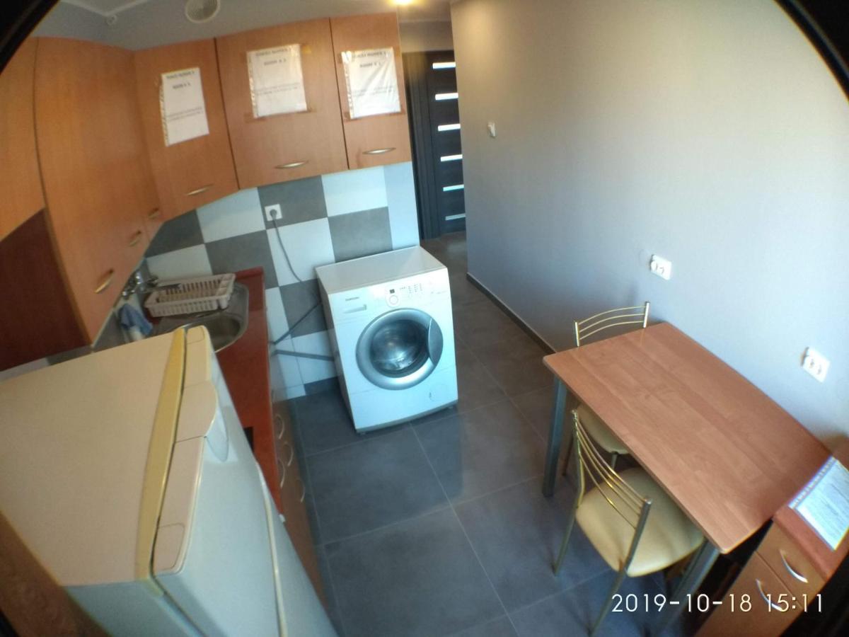 2120 Przyjazni 4 - Tanie Pokoje - Samodzielne Zameldowanie - Self Check In Познань Экстерьер фото