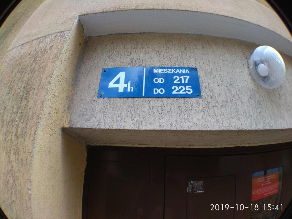 2120 Przyjazni 4 - Tanie Pokoje - Samodzielne Zameldowanie - Self Check In Познань Экстерьер фото